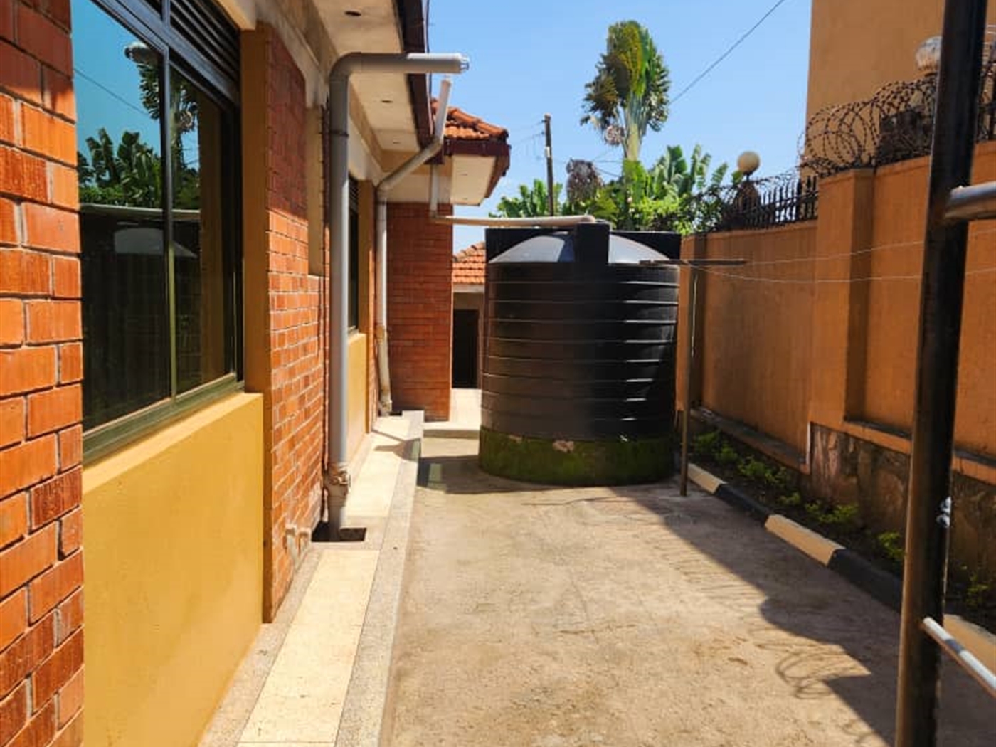 3 bedroom Bungalow for sale in Bwebajja Wakiso Uga...