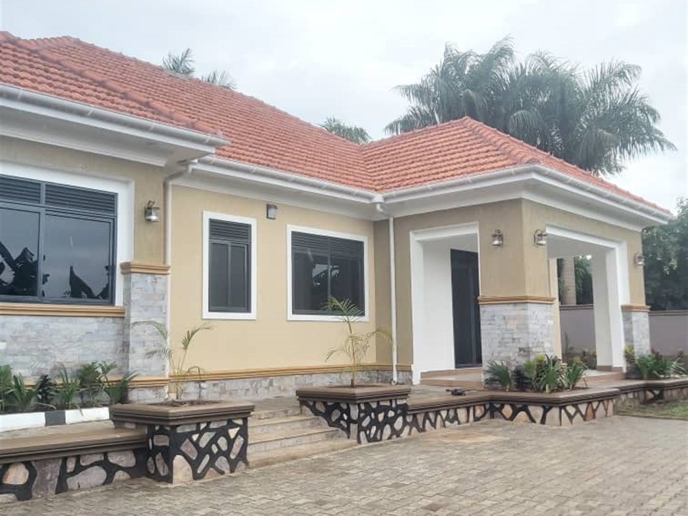 4 bedroom Bungalow for sale in Bwebajja Wakiso Uga...