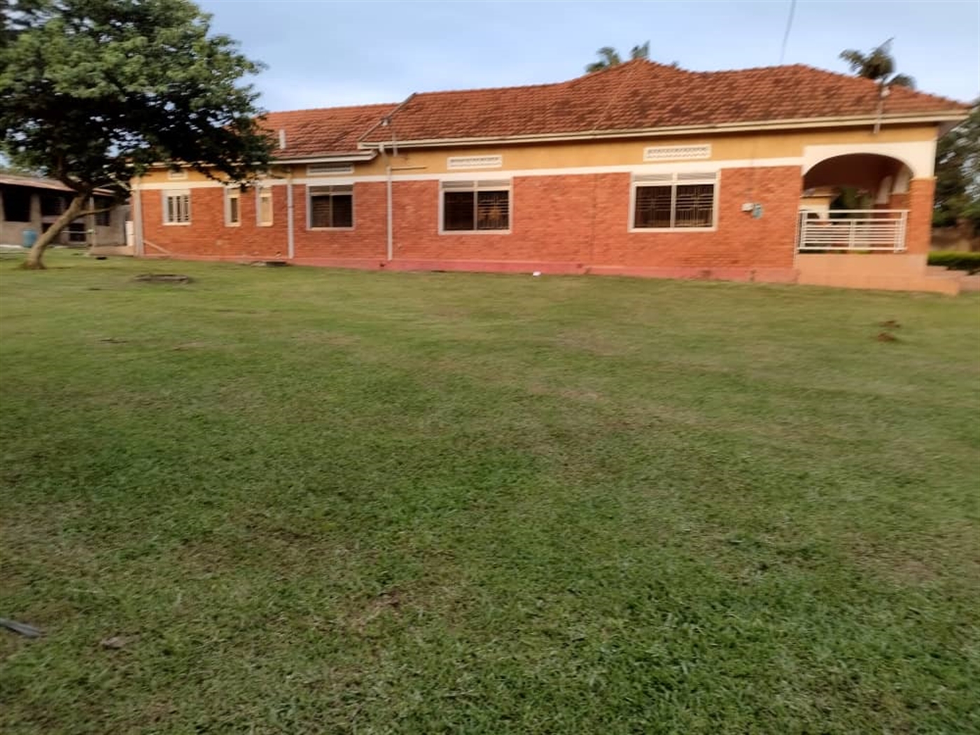 6 bedroom Bungalow for sale in Bweyogerere Wakiso Uganda