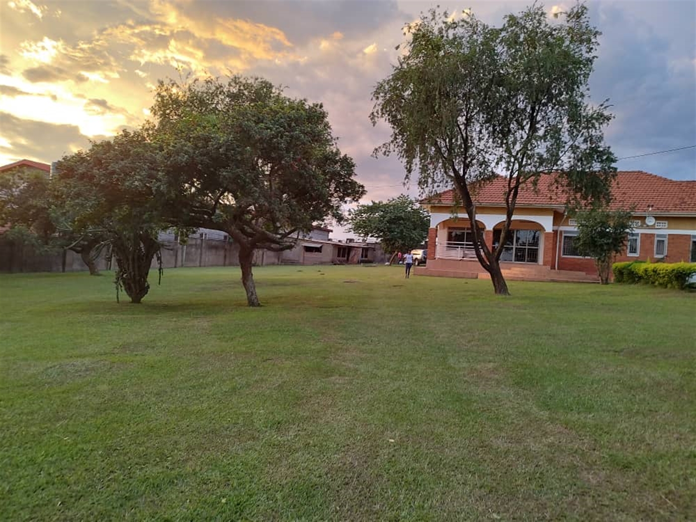 6 bedroom Bungalow for sale in Bweyogerere Wakiso Uganda