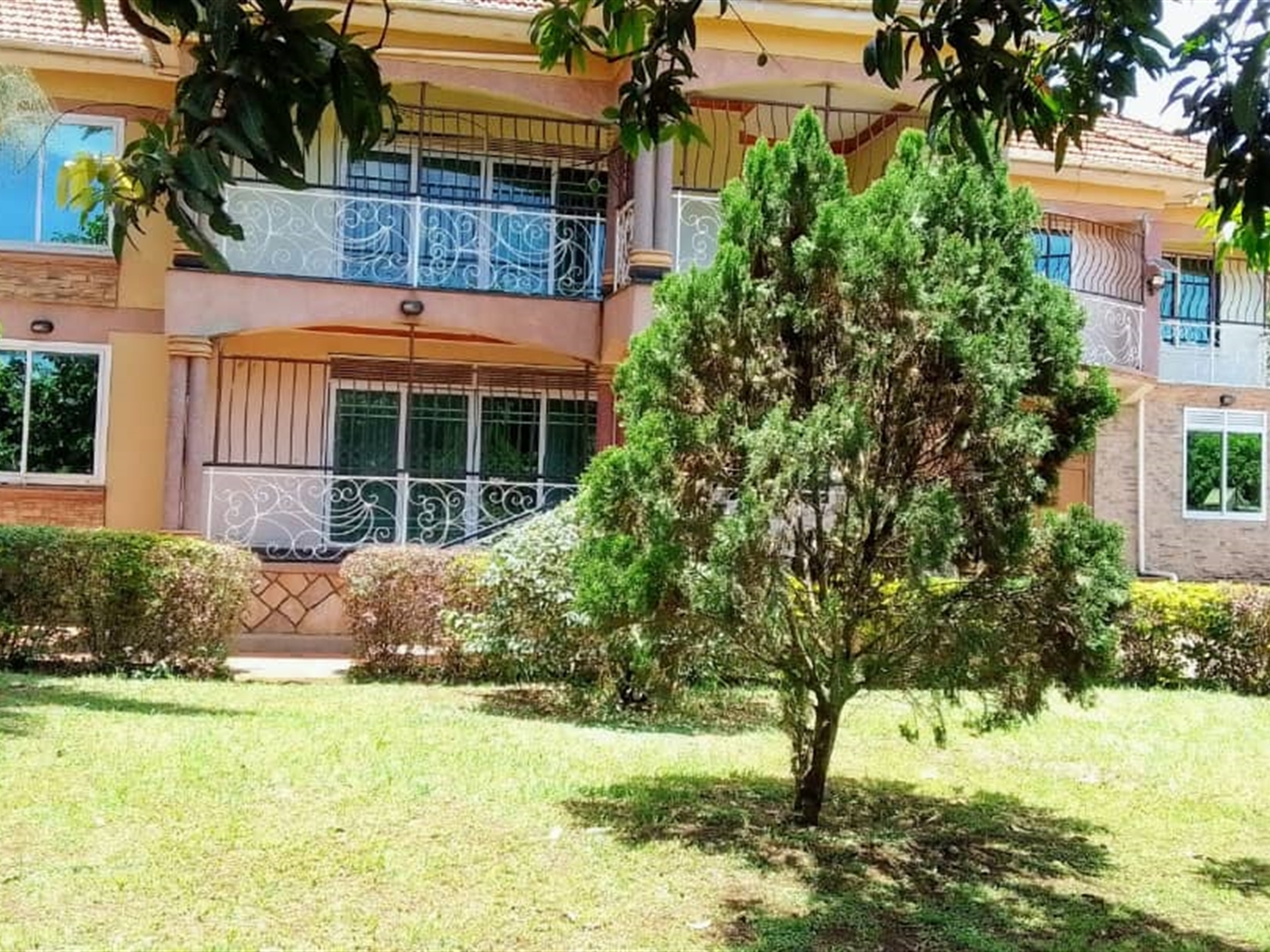 9 bedroom Storeyed house for rent in Kitende Wakis...