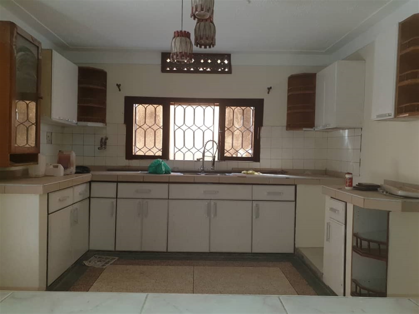 4 bedroom Bungalow for rent in Rubaga Kampala Uganda,