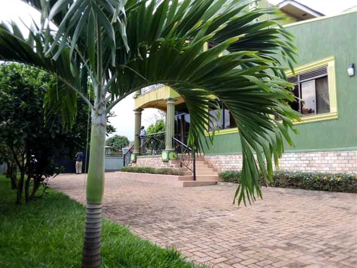 4 bedroom Storeyed house for rent in Kigo Wakiso Uganda
