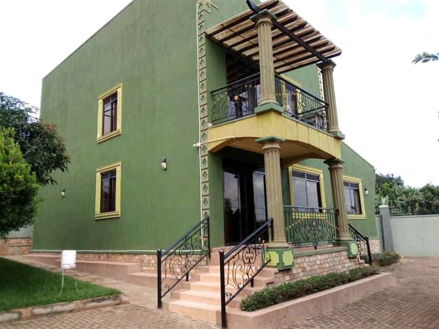 4 bedroom Storeyed house for rent in Kigo Wakiso Uganda