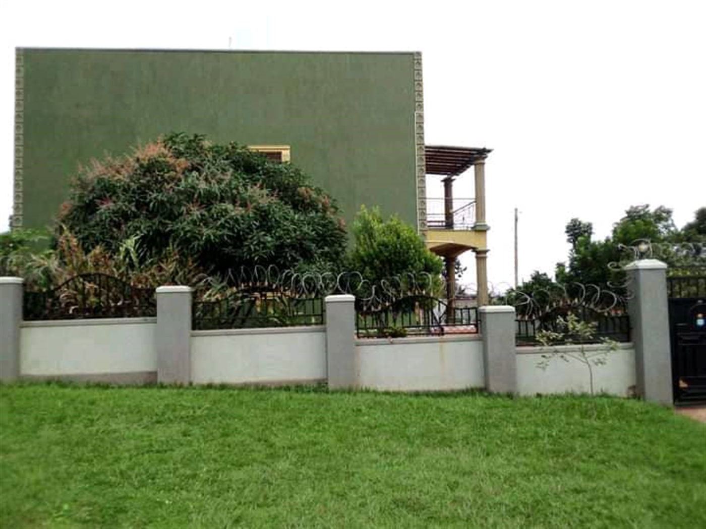 4 bedroom Storeyed house for rent in Kigo Wakiso Uganda