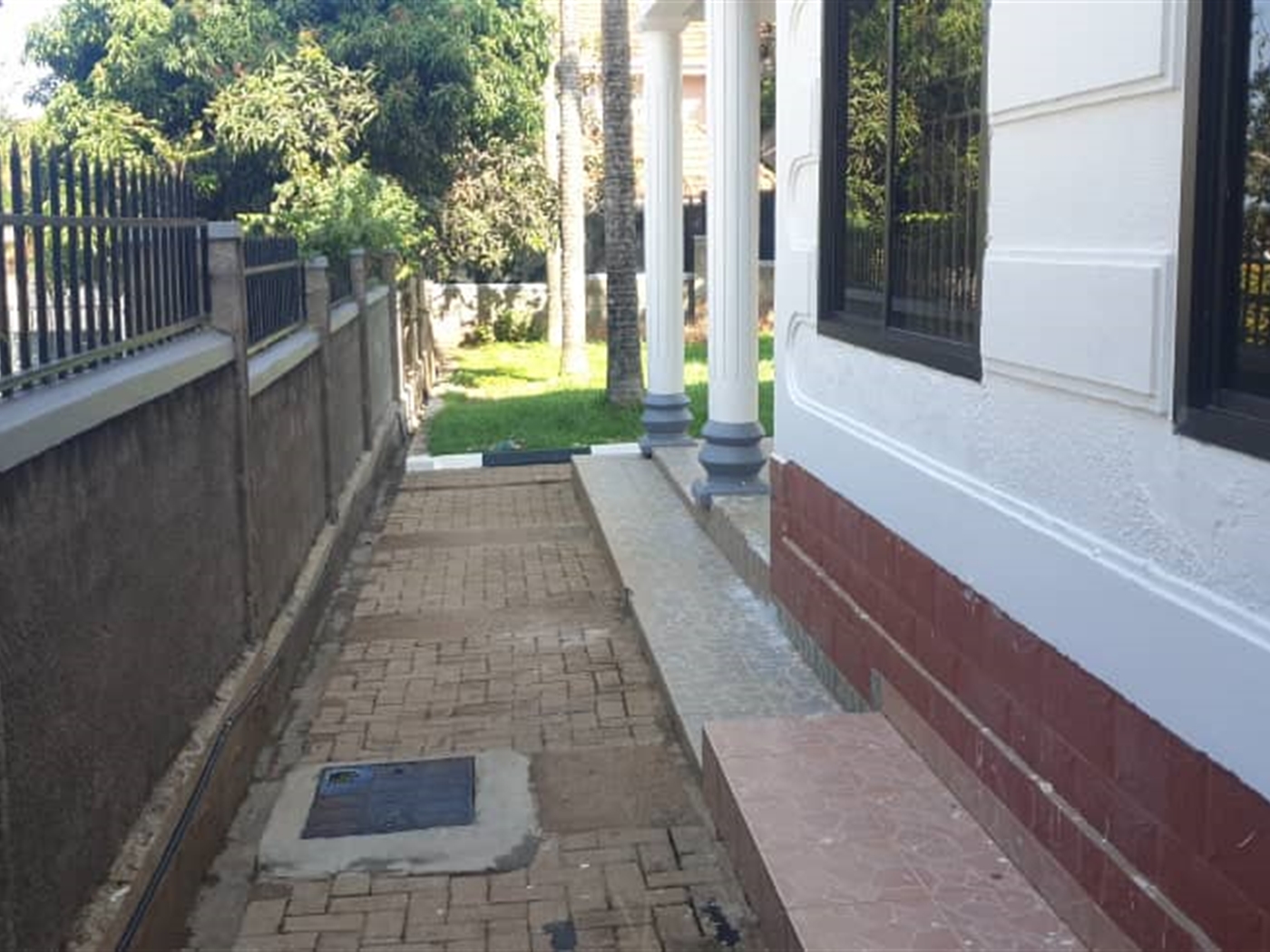 5 bedroom Storeyed house for rent in Muyenga Kampala Uganda