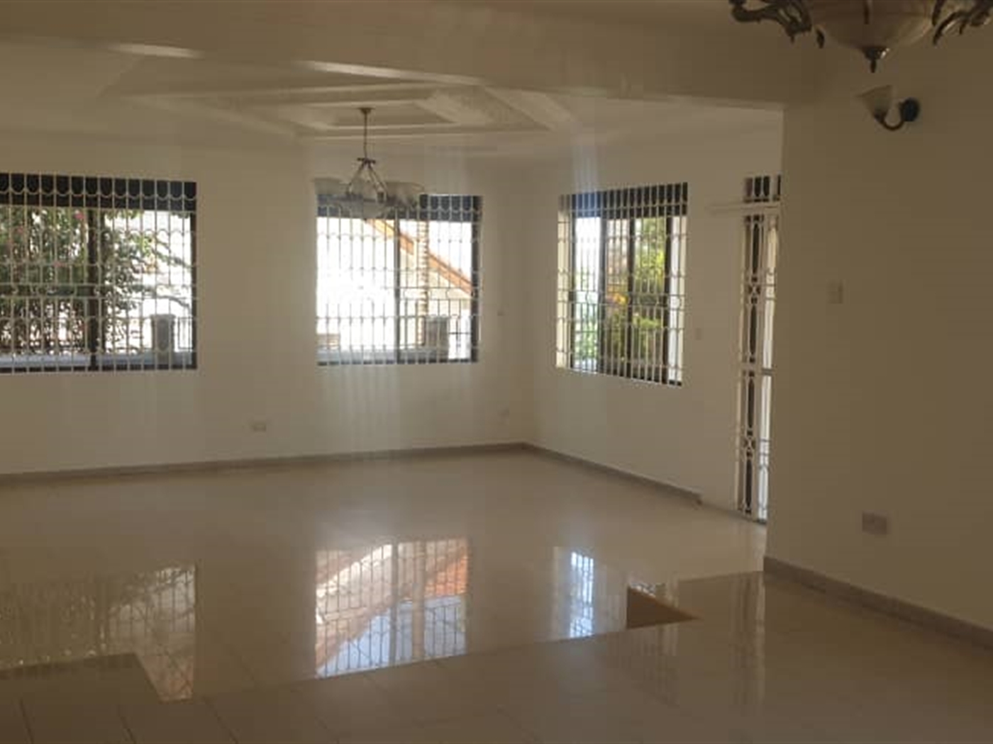 5 bedroom Storeyed house for rent in Muyenga Kampala Uganda