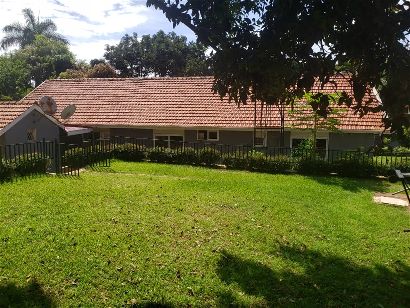 3 bedroom Bungalow for sale in Muyenga Kampala Uga...