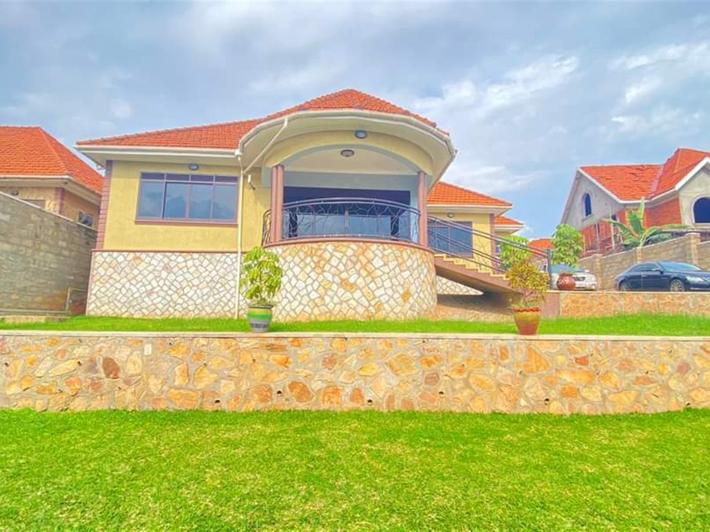 5 bedroom Bungalow for sale in Mbalwa Wakiso Uganda