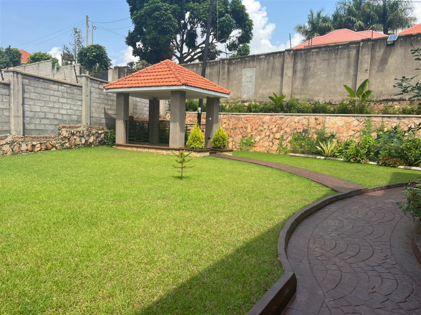 4 bedroom Storeyed house for rent in Katale Wakiso Uganda,