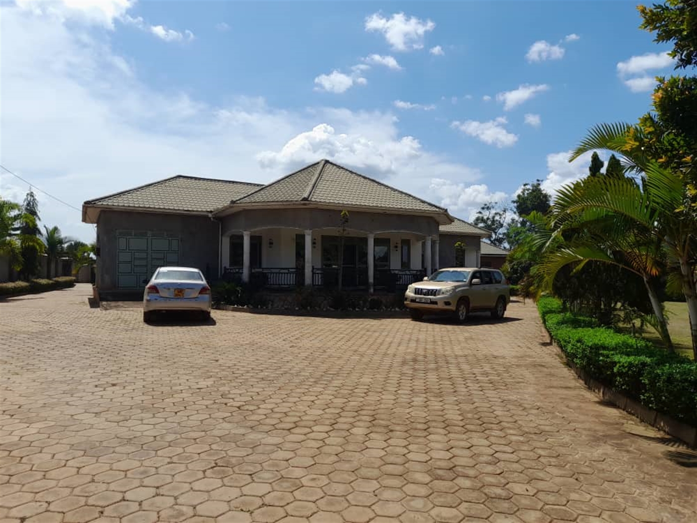 5 bedroom Bungalow for sale in Masulita Wakiso Uganda