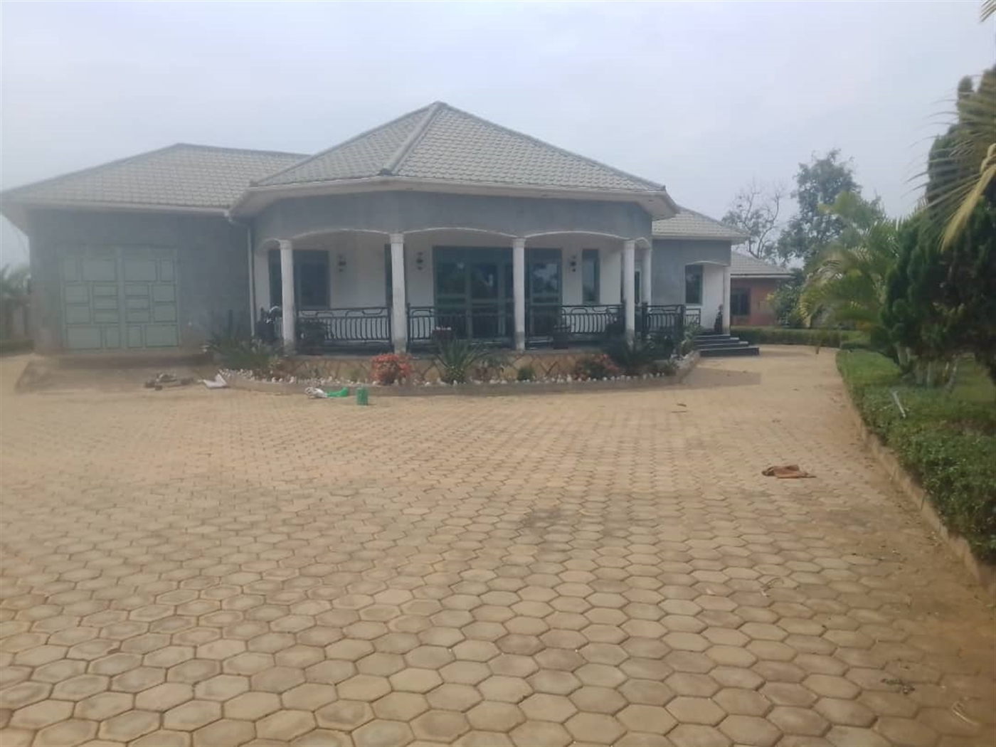 5 bedroom Bungalow for sale in Masulita Wakiso Uganda