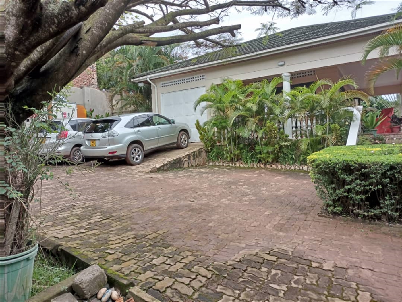 3 bedroom Bungalow for sale in Kulambilo Wakiso Uganda