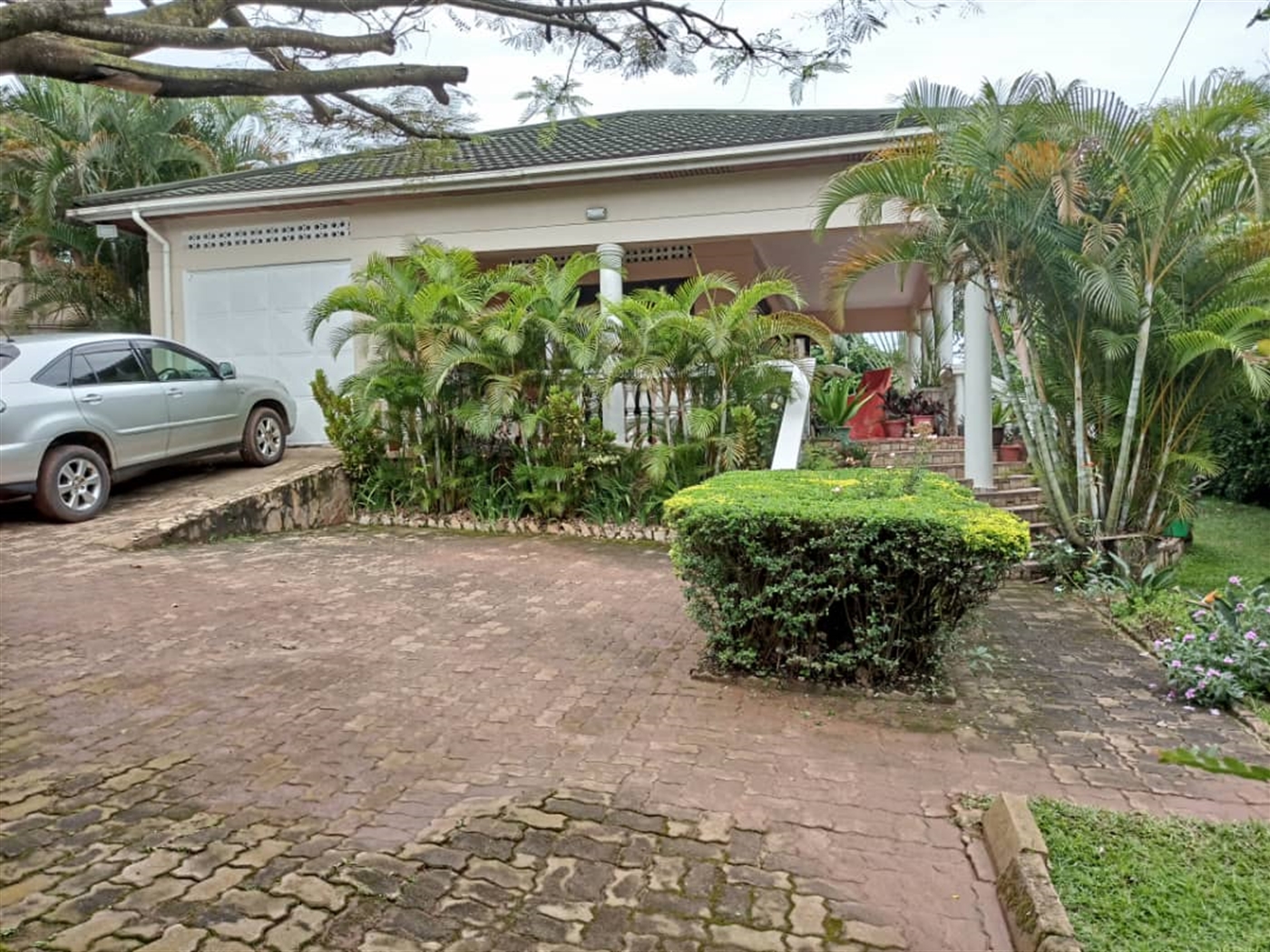 3 bedroom Bungalow for sale in Kulambilo Wakiso Ug...