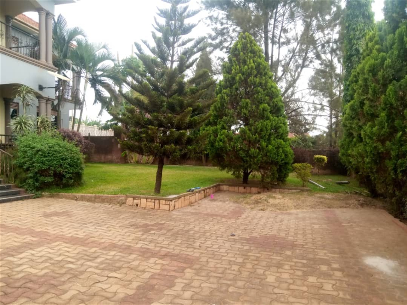 5 bedroom Bungalow for sale in Kulambilo Wakiso Uganda