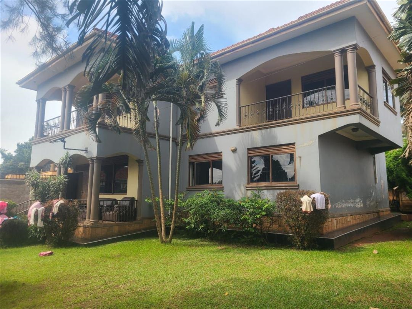 5 bedroom Bungalow for sale in Kulambilo Wakiso Uganda
