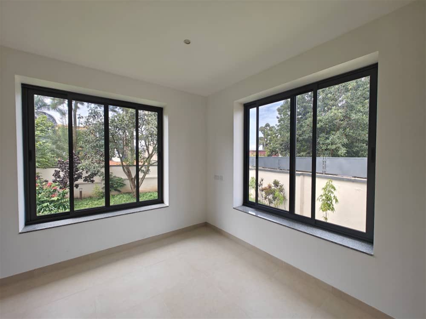 6 bedroom Bungalow for sale in Kololo Kampala Uganda