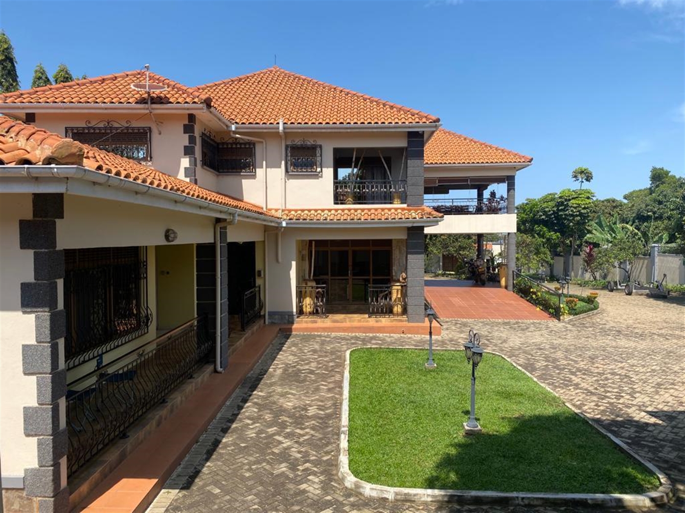  7 bedroom Storeyed house for sale in Entebbe Waki...