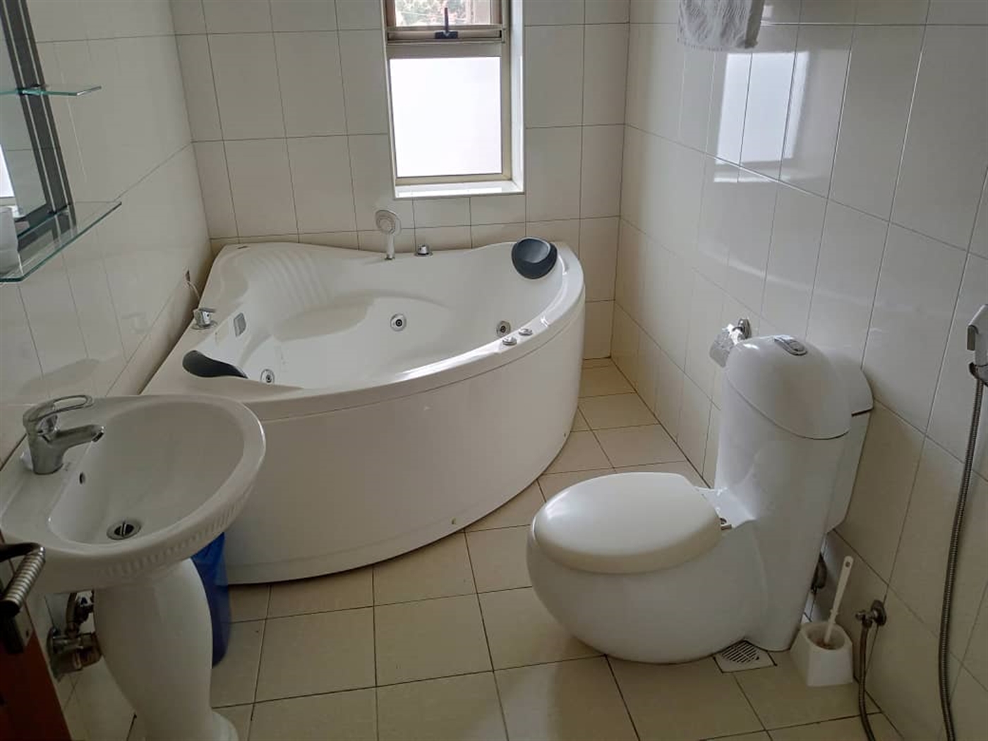 3 bedroom Apartment for sale in Munyonyo Kampala Uganda,
