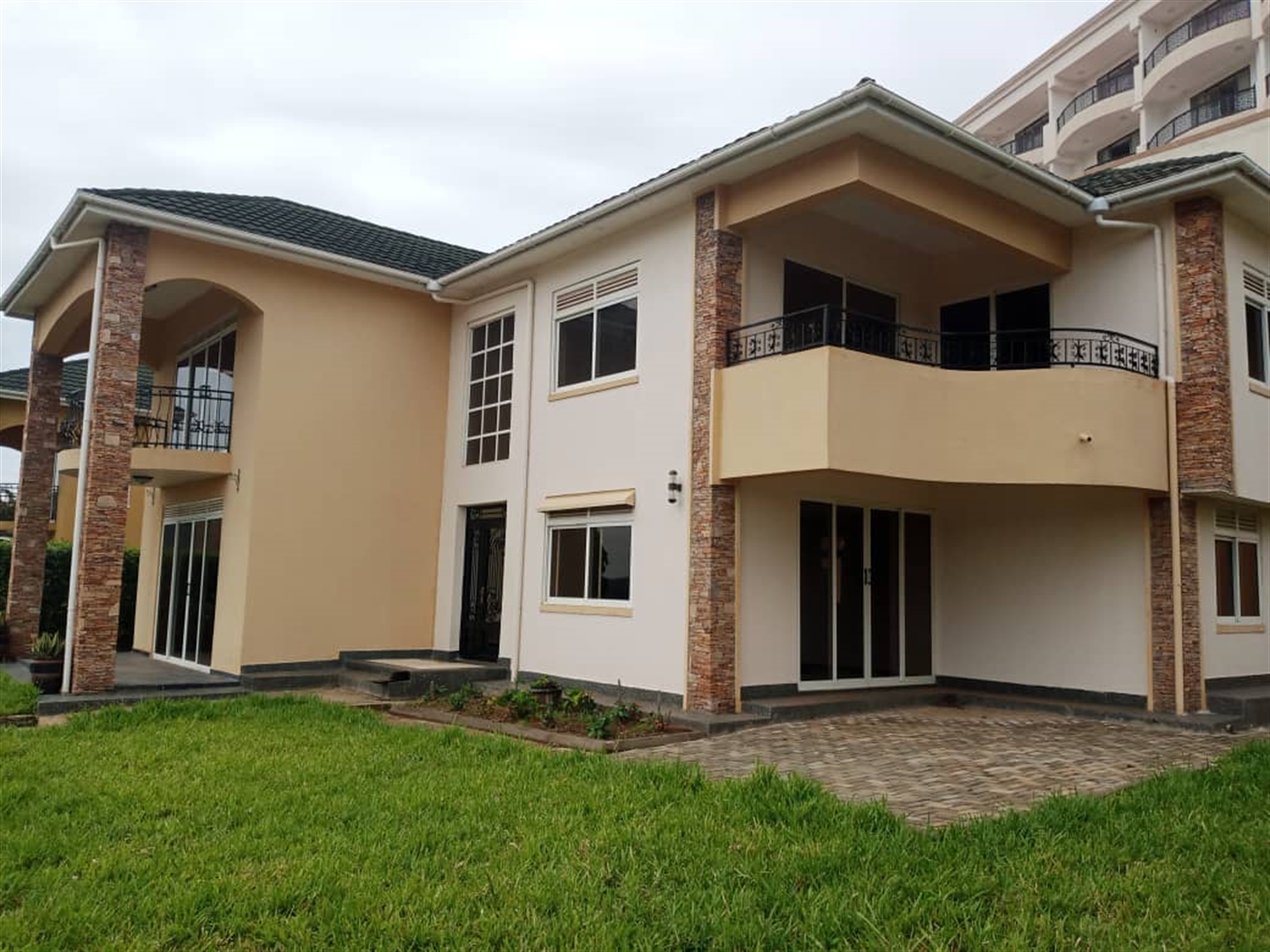 4 bedroom Mansion for sale in Bwebajja Kampala Uganda