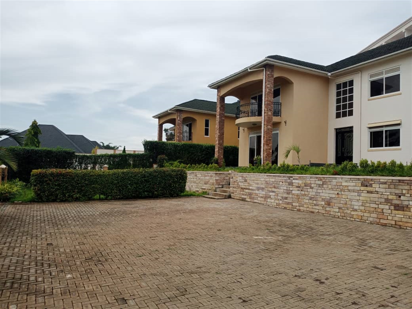 4 bedroom Mansion for sale in Bwebajja Kampala Uganda