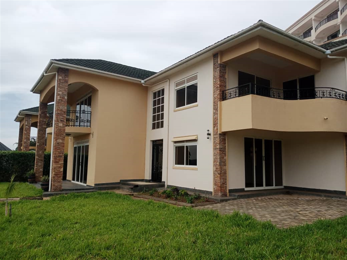 4 bedroom Mansion for sale in Bwebajja Kampala Uganda