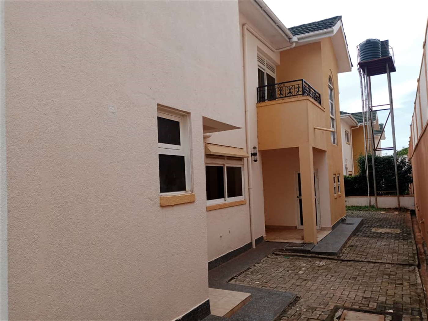 4 bedroom Mansion for sale in Bwebajja Kampala Uganda