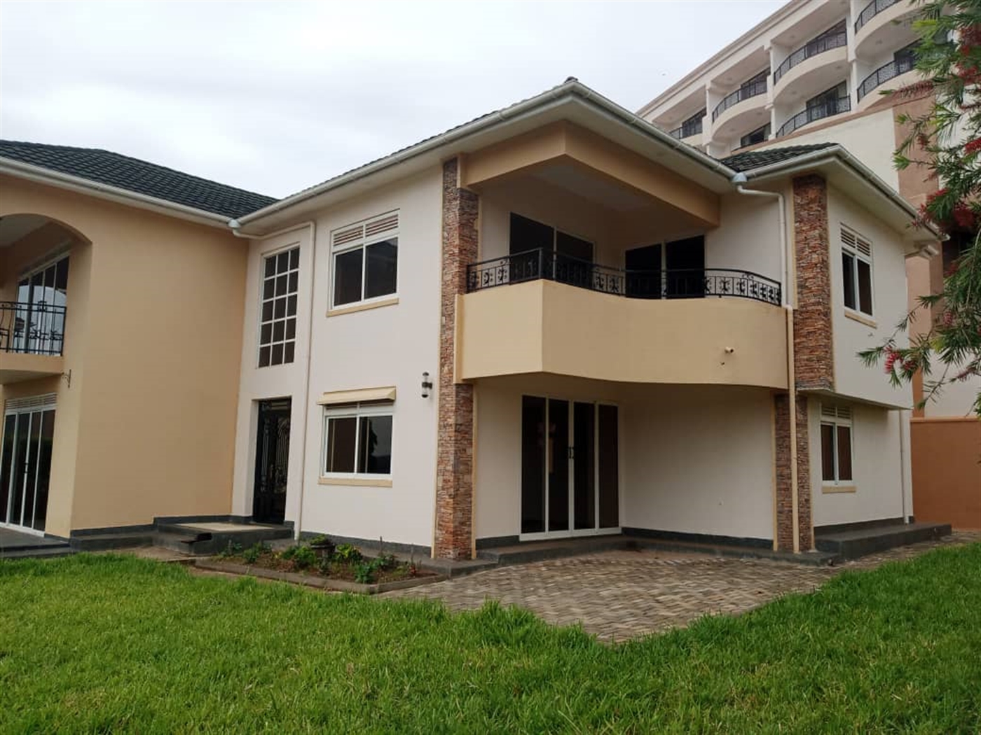 4 bedroom Mansion for sale in Bwebajja Kampala Uga...