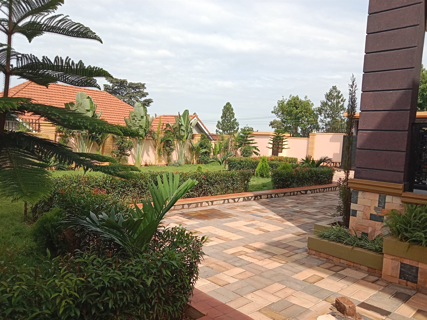 6 bedroom Mansion for sale in Kira Wakiso Uganda