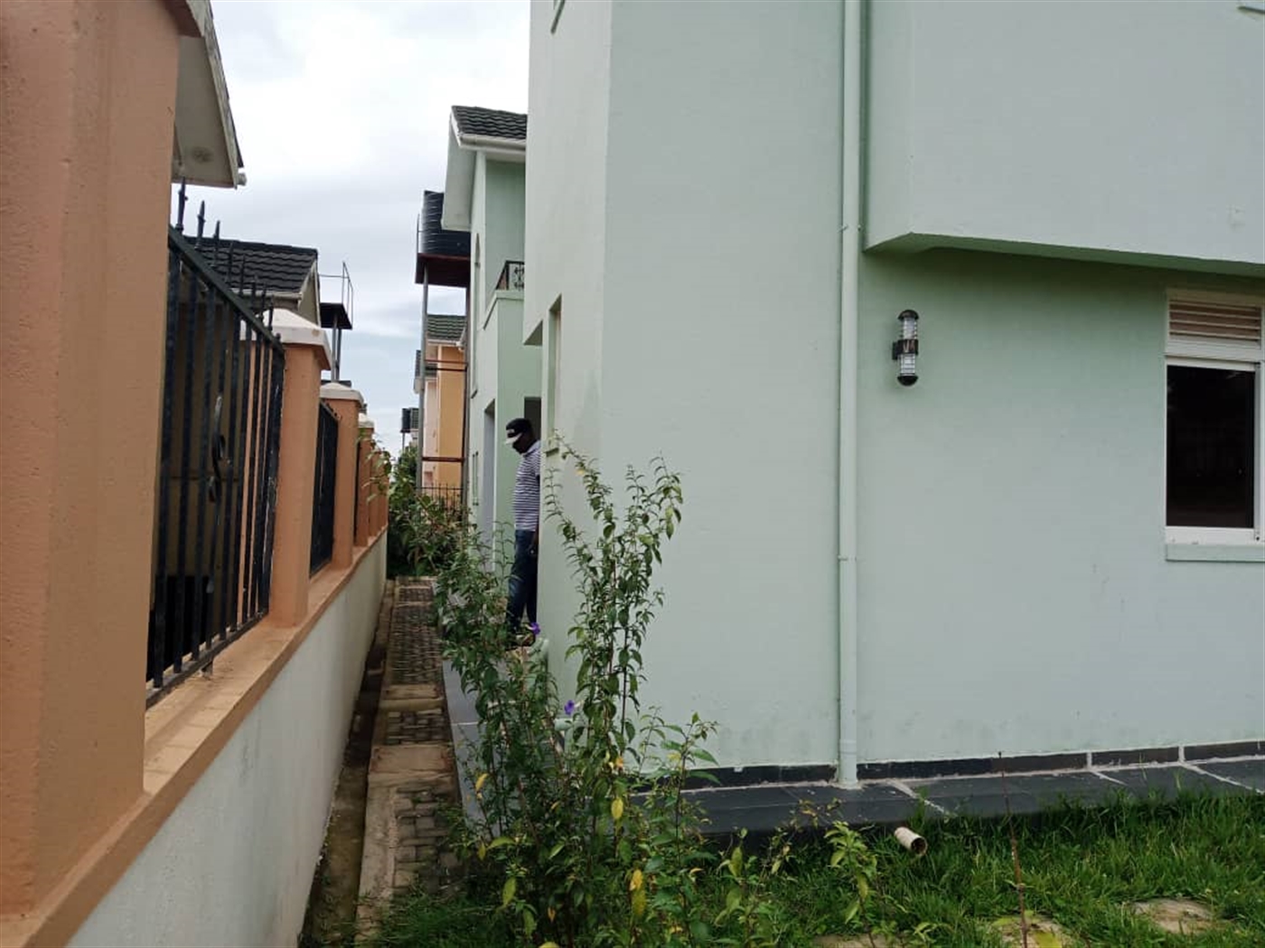 5 bedroom Mansion for sale in Bwebajja Wakiso Uganda