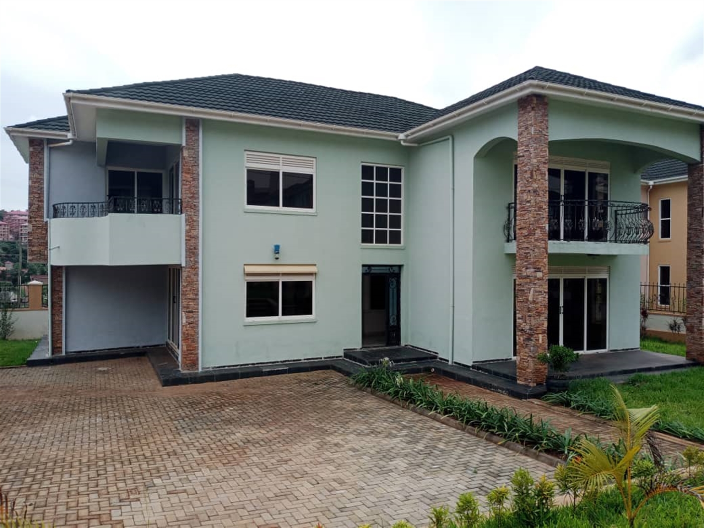 5 bedroom Mansion for sale in Bwebajja Wakiso Uganda