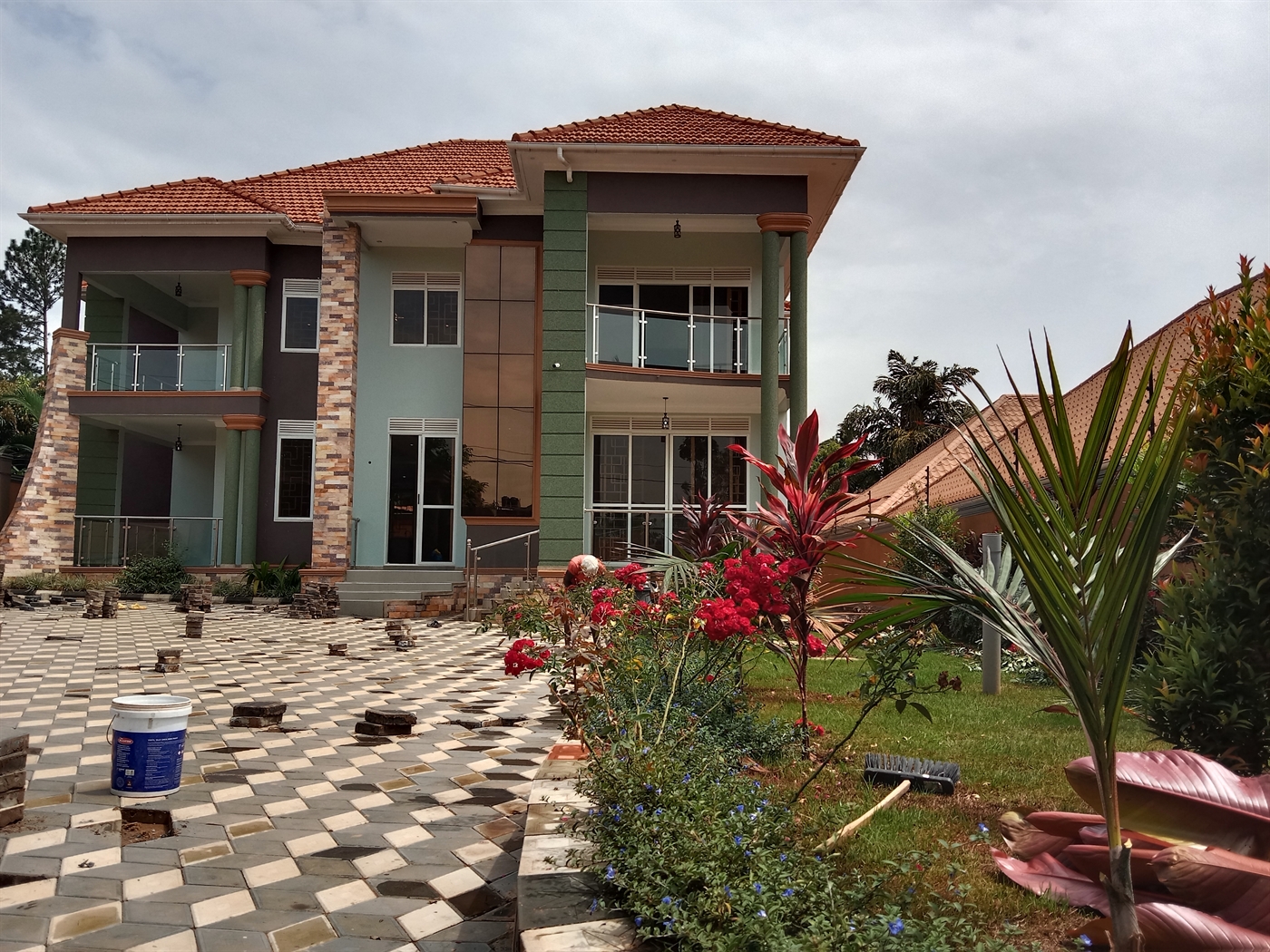 5 bedroom Mansion for sale in Bwebajja Wakiso Ugan...