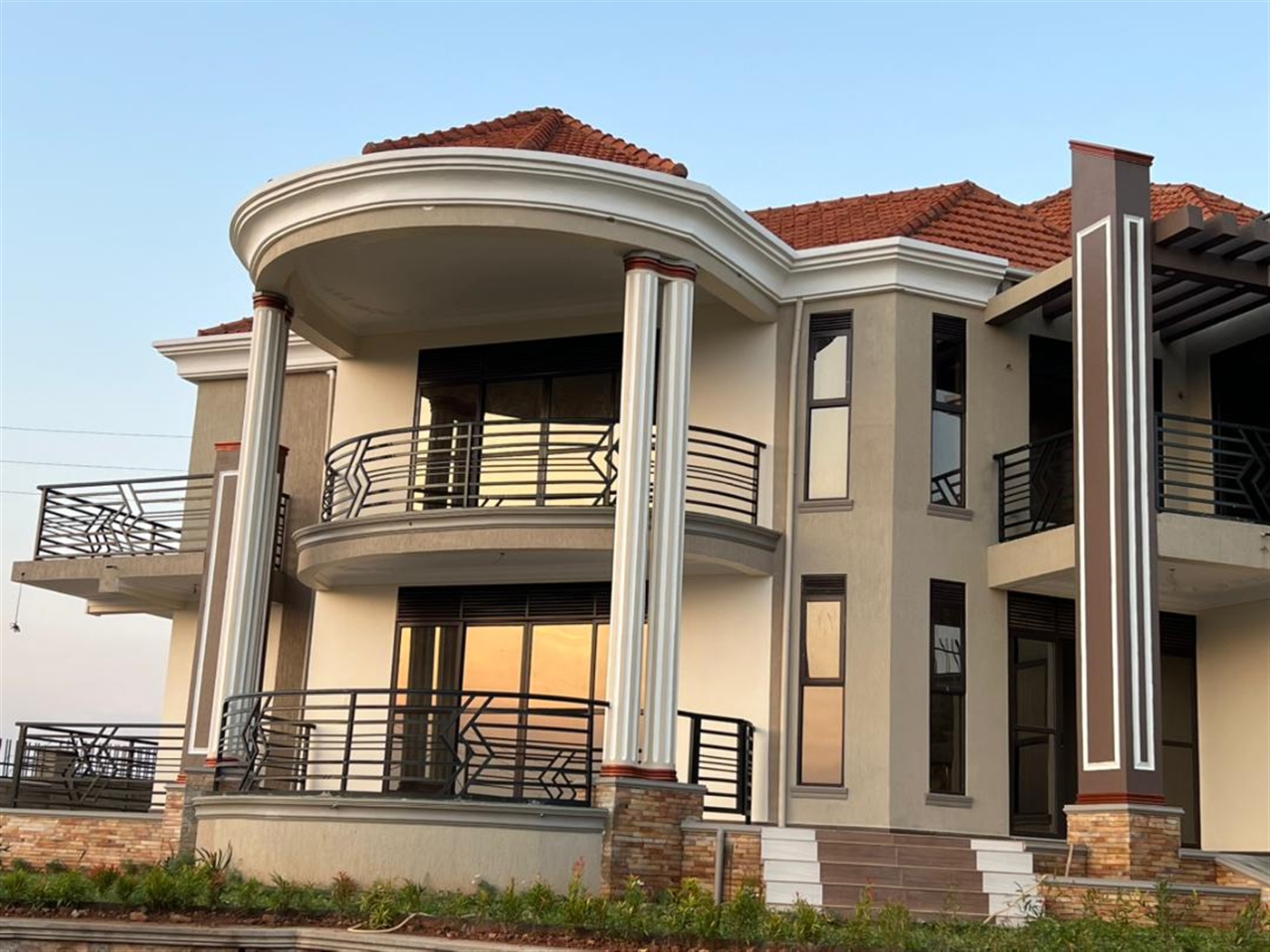6 bedroom Mansion for sale in Bwebajja Wakiso Ugan...