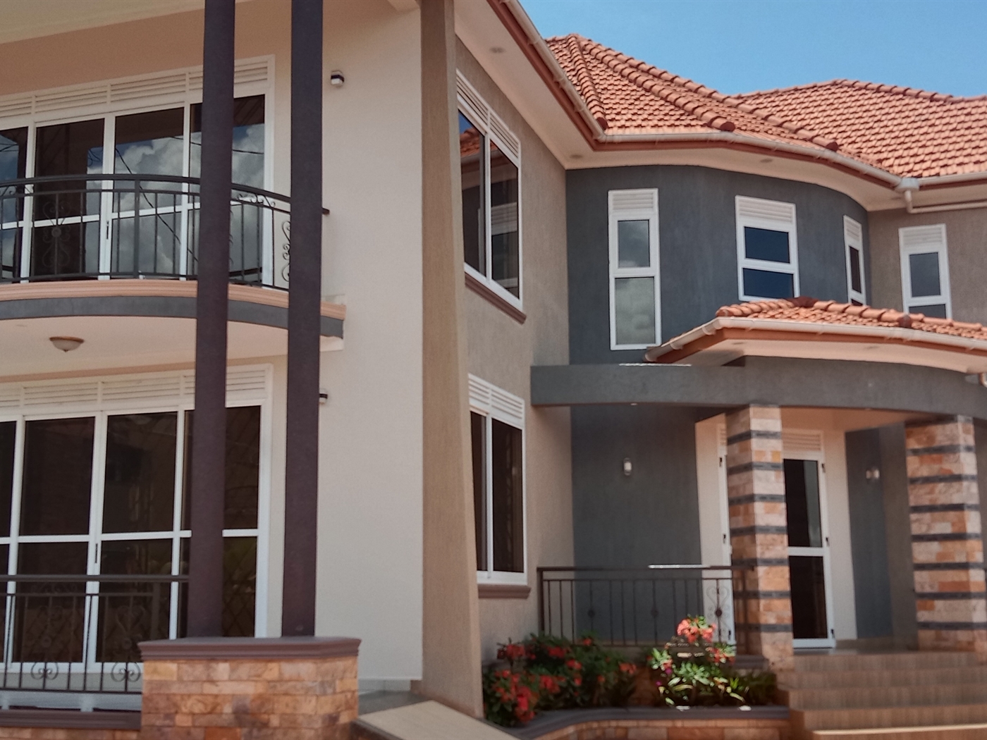 7 bedroom Mansion for sale in Akright Wakiso Uganda