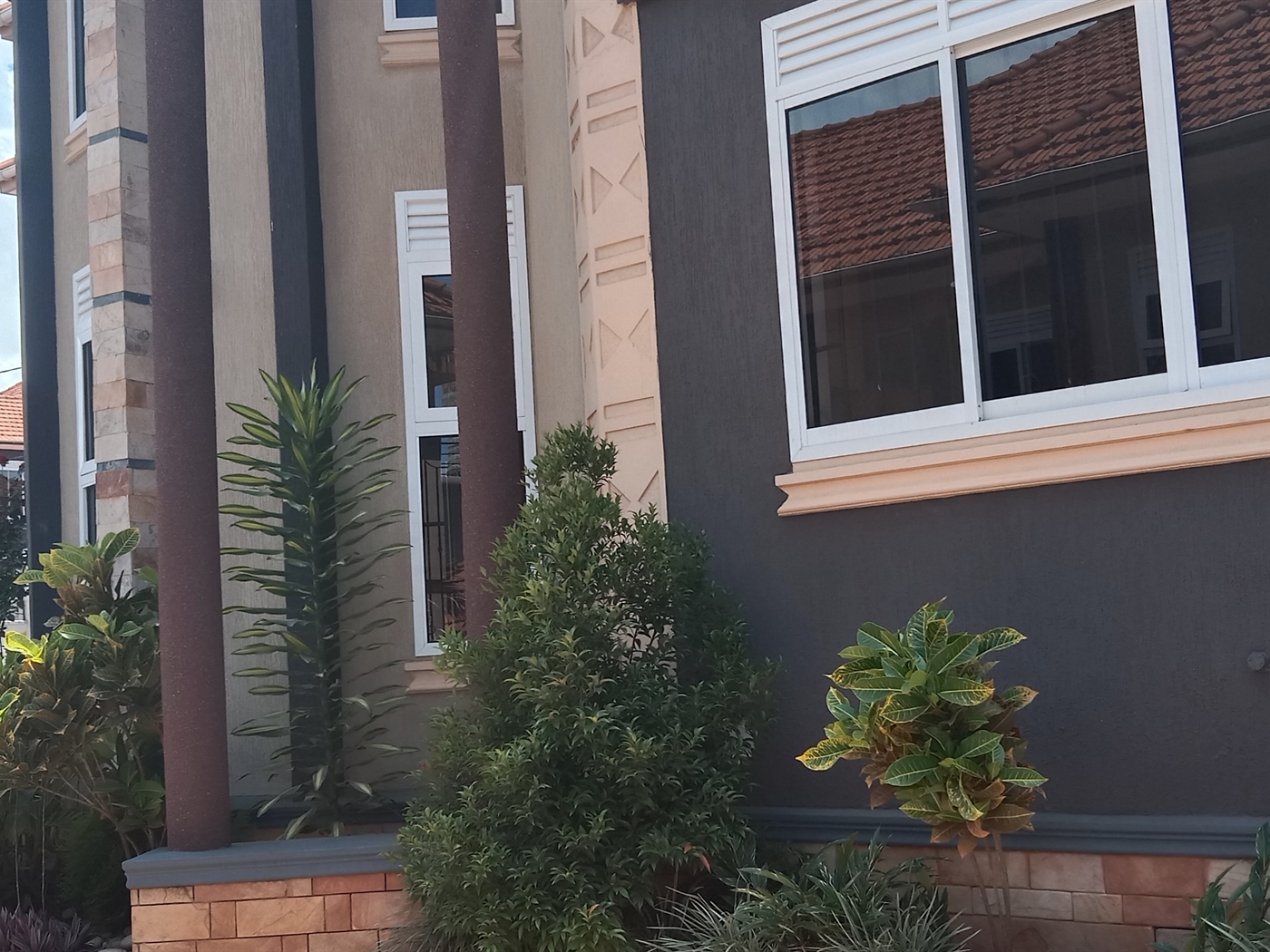 7 bedroom Mansion for sale in Akright Wakiso Uganda