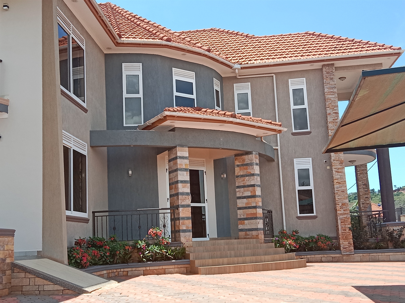 7 bedroom Mansion for sale in Akright Wakiso Ugand...