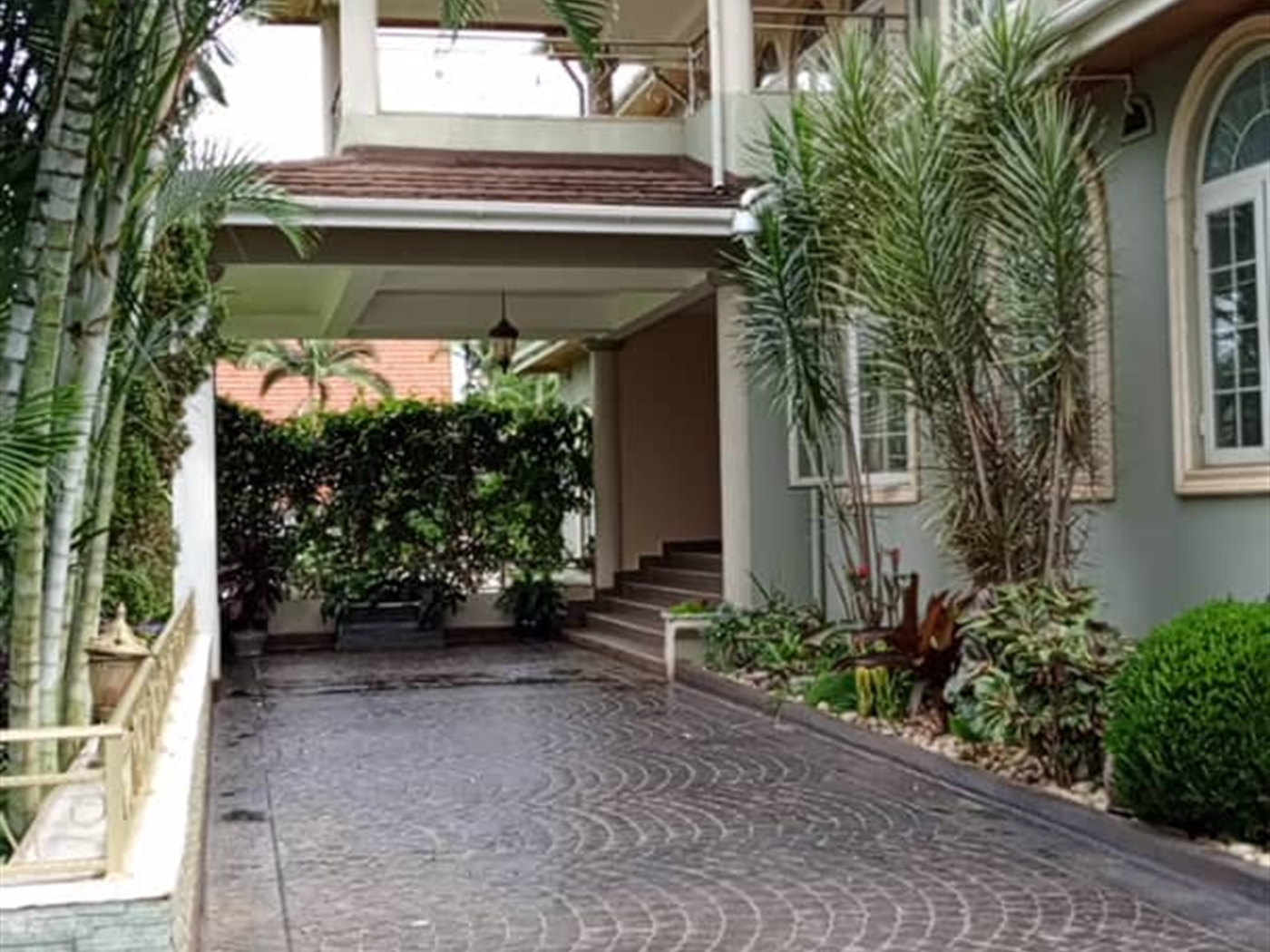 7 bedroom Mansion for sale in Mbuya Kampala Uganda