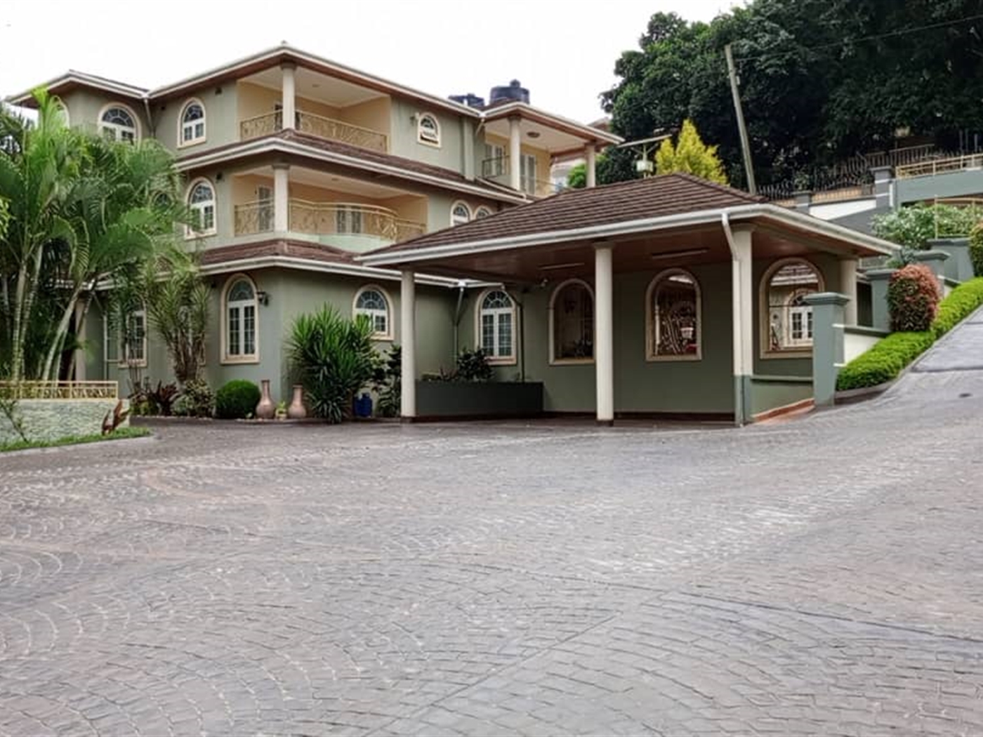 7 bedroom Mansion for sale in Mbuya Kampala Uganda