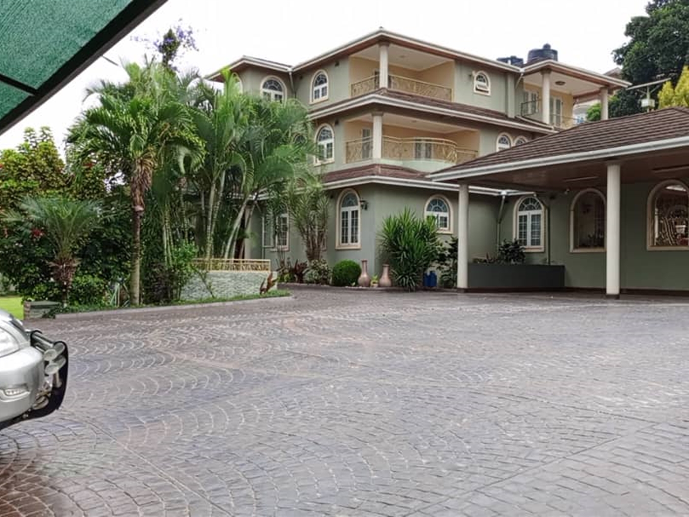 7 bedroom Mansion for sale in Mbuya Kampala Uganda