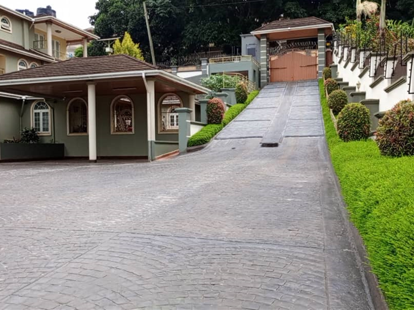 7 bedroom Mansion for sale in Mbuya Kampala Uganda