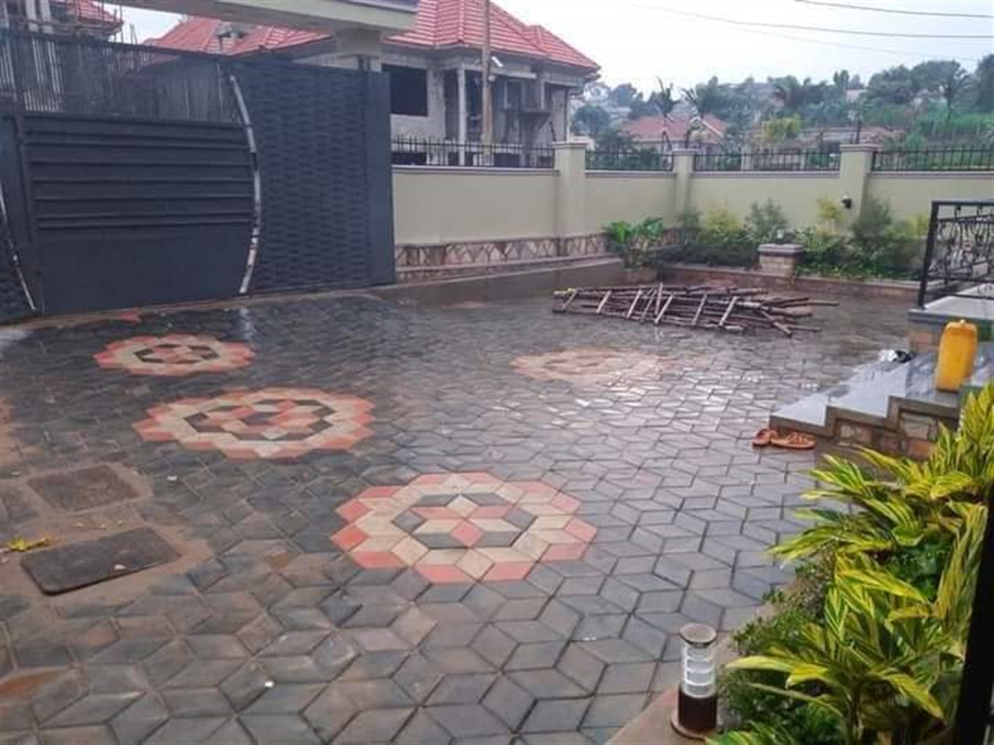 5 bedroom Town House for sale in Kyanja Kampala Uganda