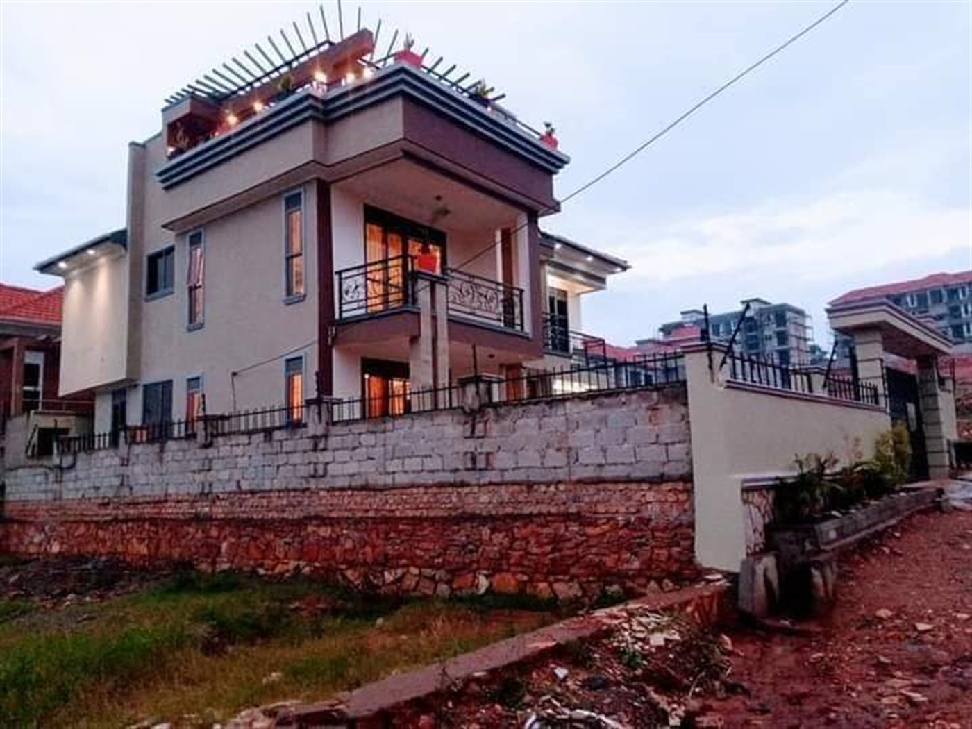 5 bedroom Town House for sale in Kyanja Kampala Ug...