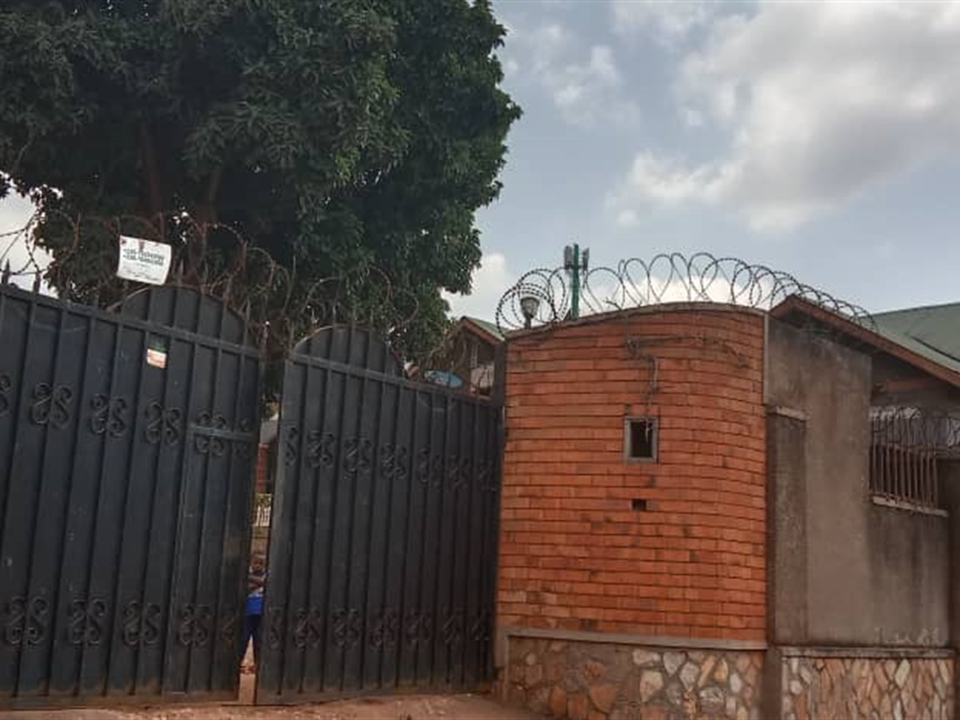 2 bedroom Semi detached for sale in Kisaasi Kampala Uganda