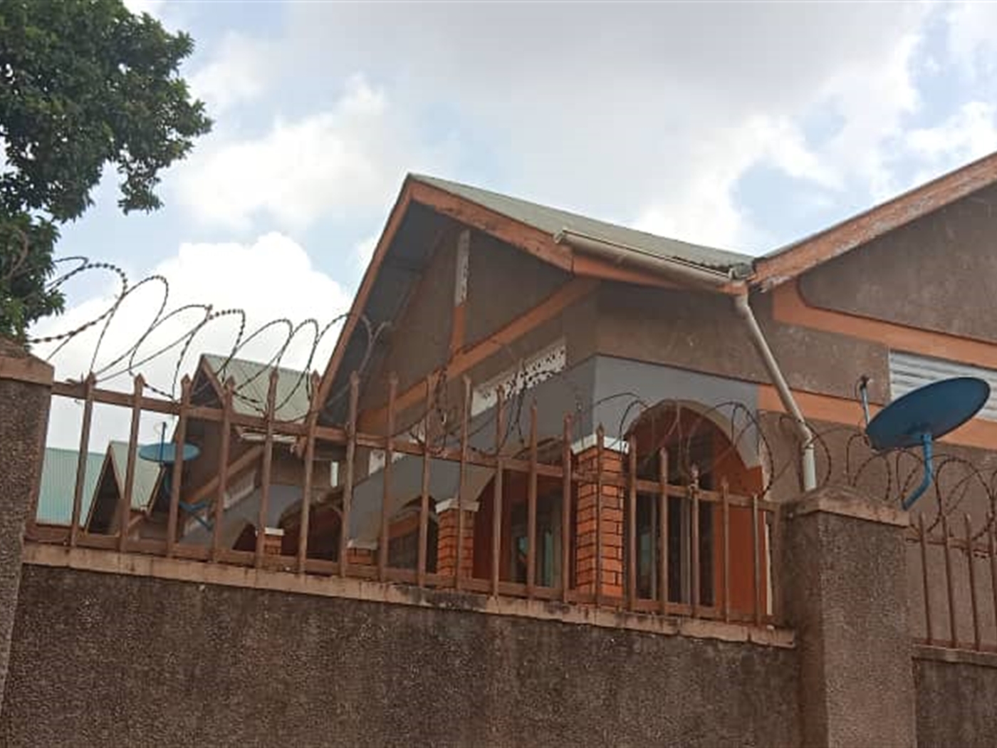 2 bedroom Semi detached for sale in Kisaasi Kampala Uganda