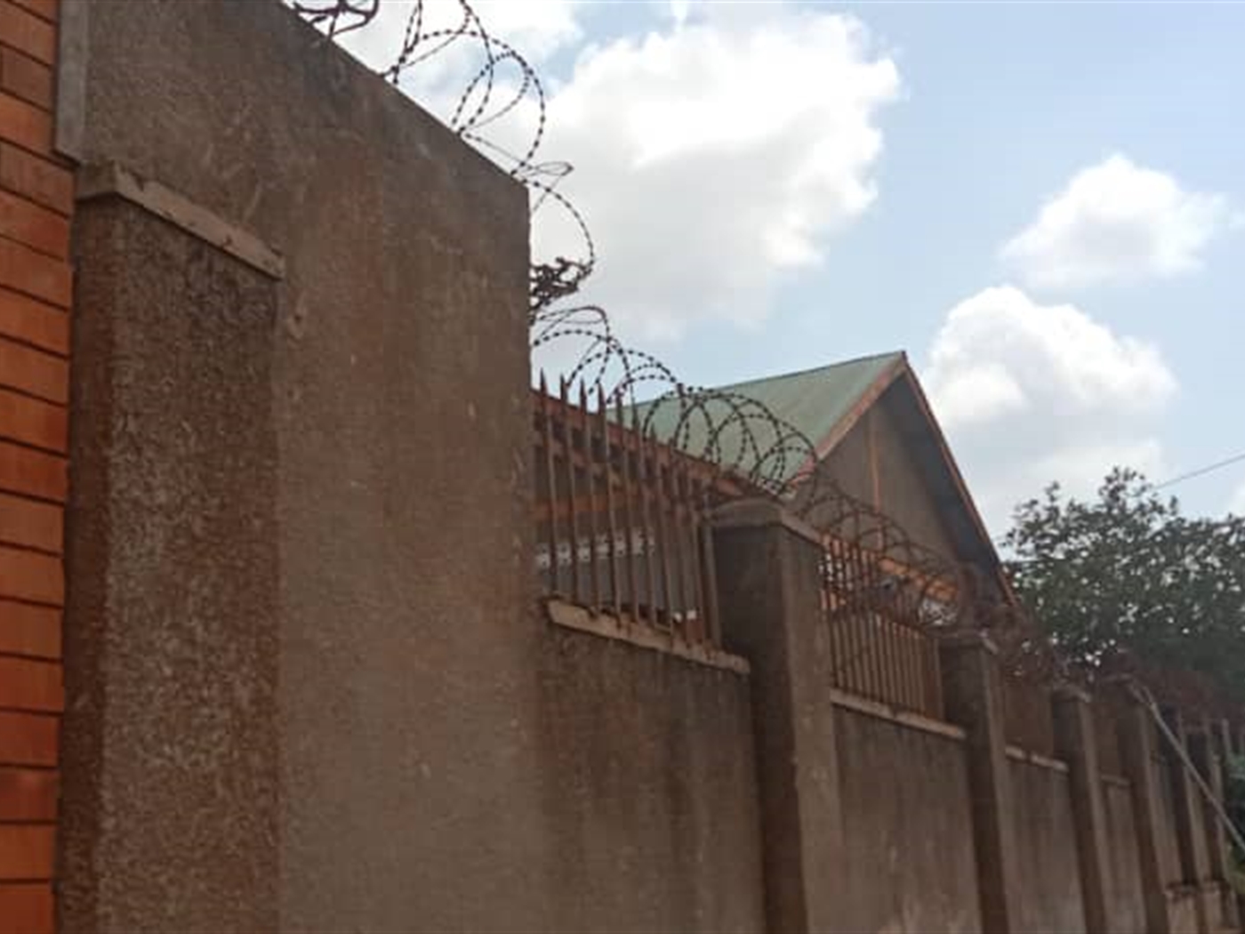 2 bedroom Semi detached for sale in Kisaasi Kampala Uganda