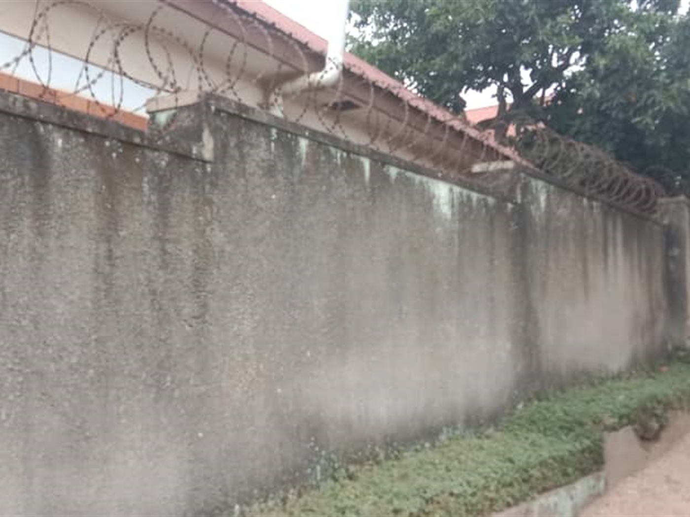 2 bedroom Semi detached for sale in Kisaasi Kampala Uganda