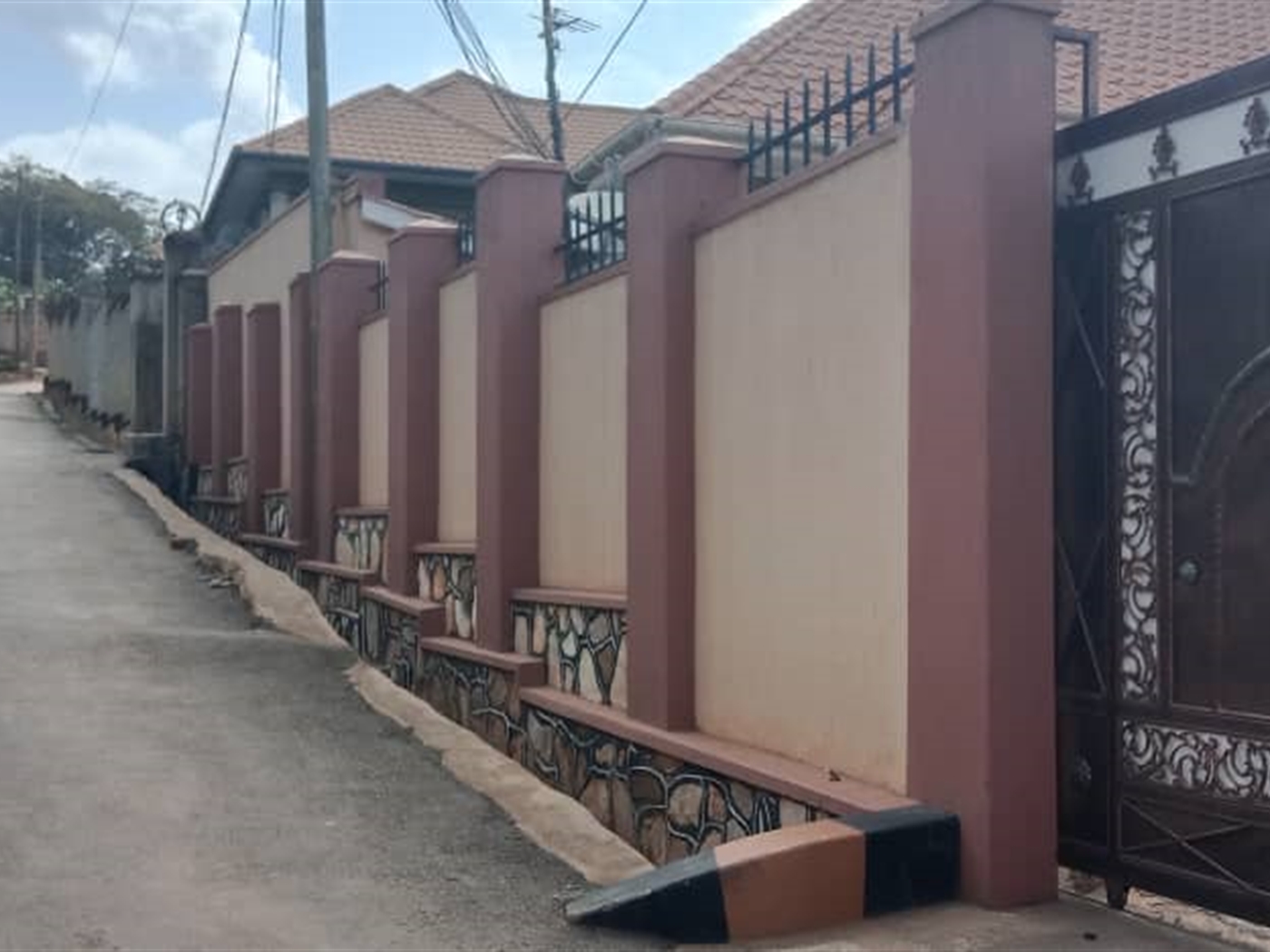 3 bedroom Semi detached for sale in Mbalwa Wakiso Uganda