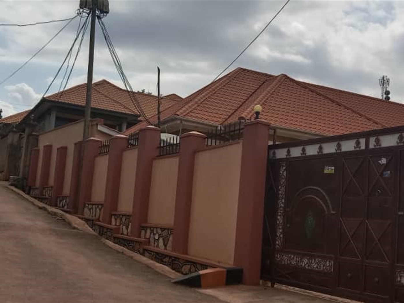 3 bedroom Semi detached for sale in Mbalwa Wakiso Uganda