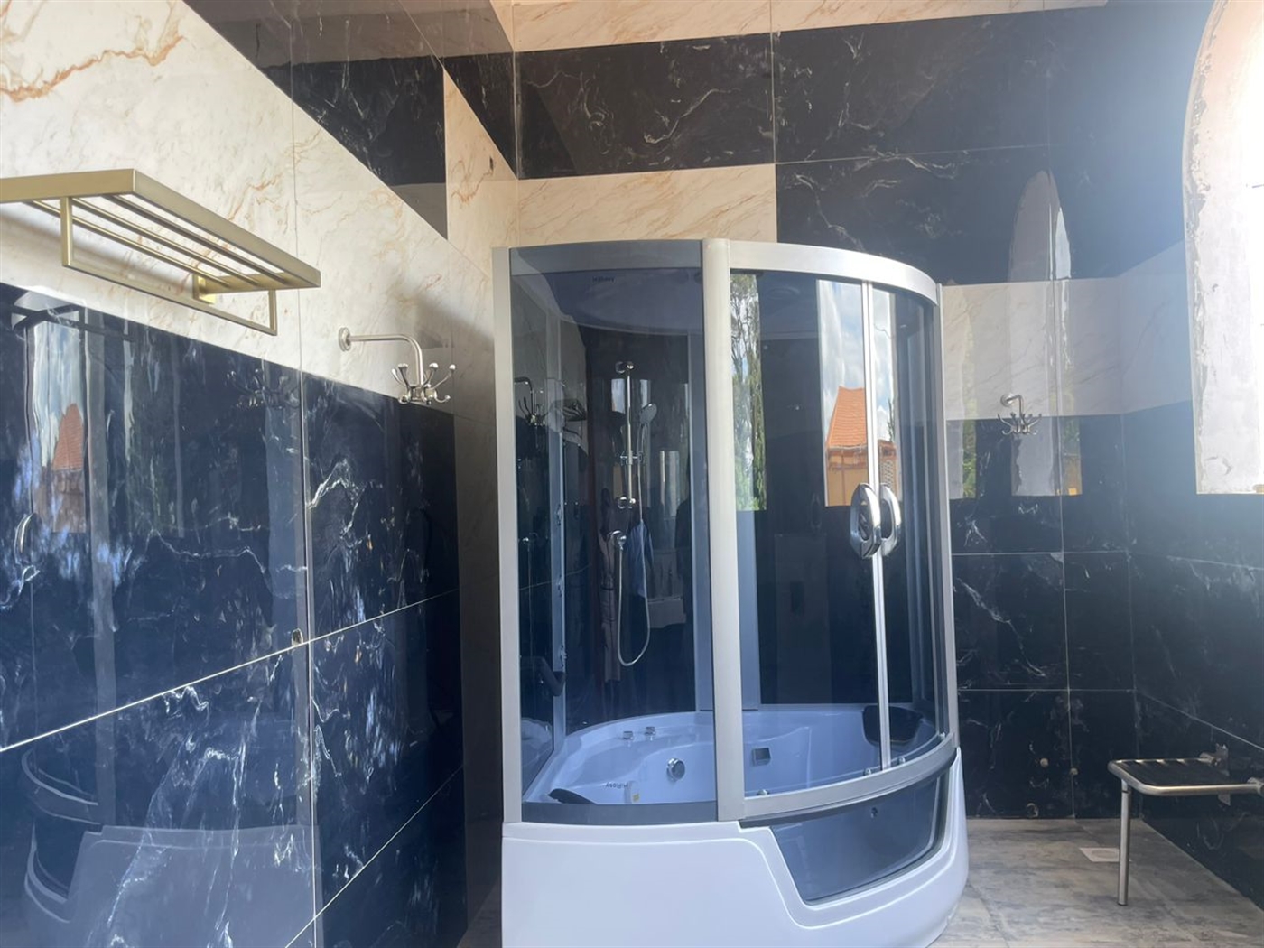 7 bedroom Mansion for sale in Kigo Wakiso Uganda