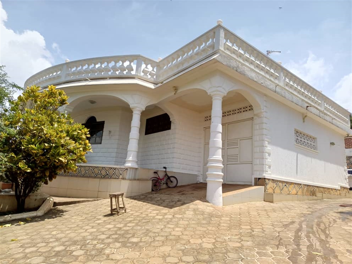 5 bedroom Mansion for sale in Makindye Kampala Uganda